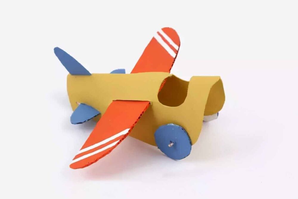 幼儿园亲子手工制作在天上飞的飞机
