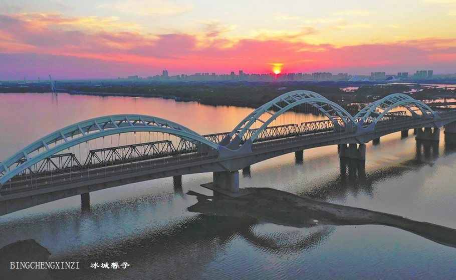 尔滨松花江上的六架大桥（哈尔滨公路大桥）