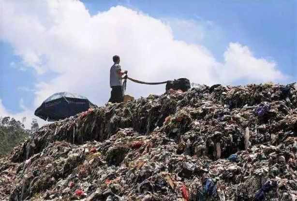 中国真正的垃圾大王：他靠回收别人不要的废弃物，月入超过10亿
