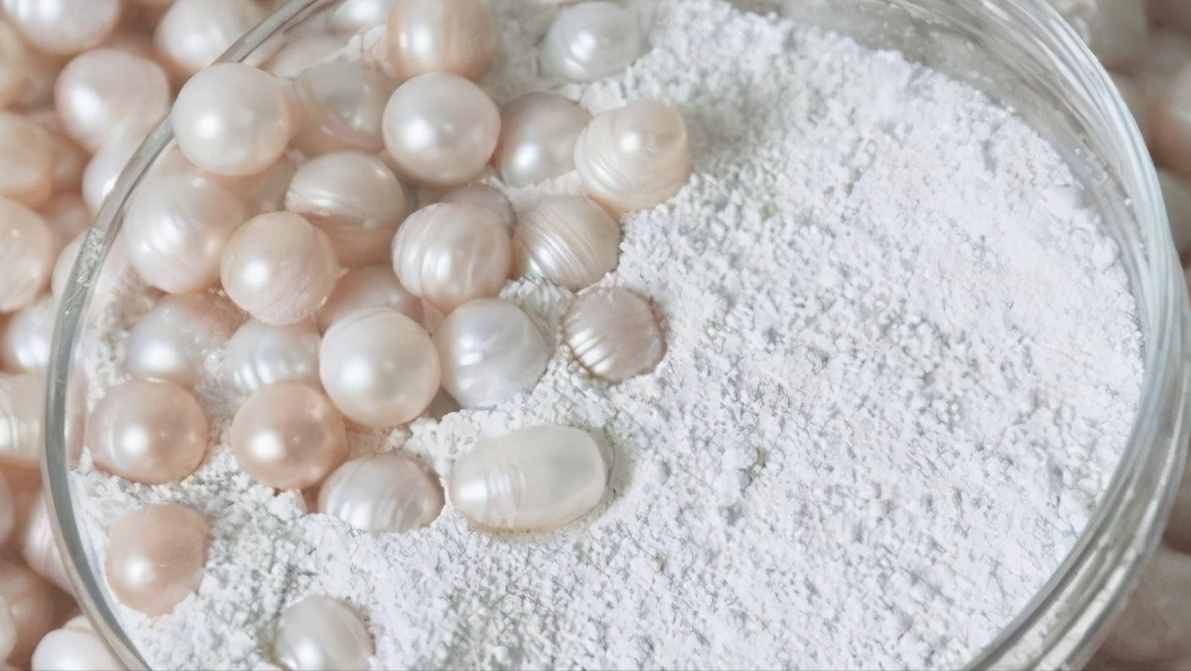 巧用珍珠粉，让自己的皮肤皙白又嫩滑