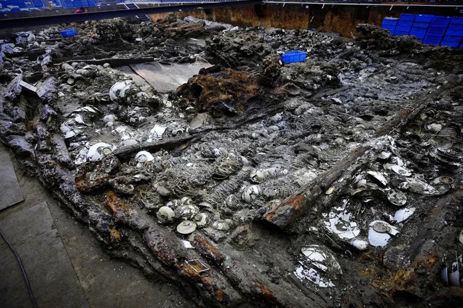 神秘巨船沉没深海800年，中国花费3亿打捞，竟发现8万件珍宝