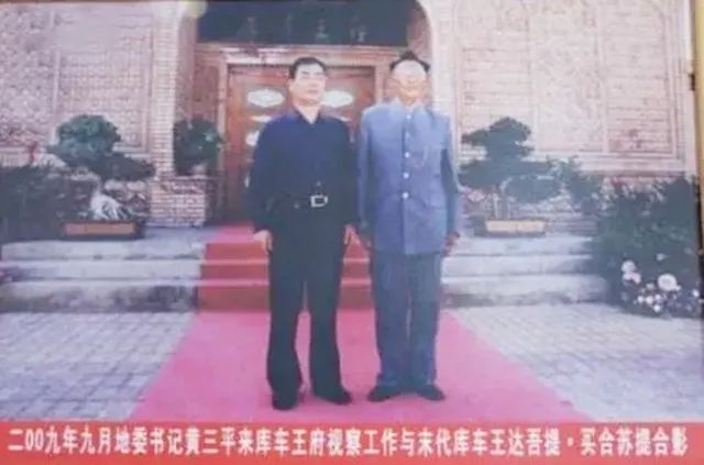 中国最后一位王爷，住豪华王府，活到2014年，去世前把国旗挂身旁