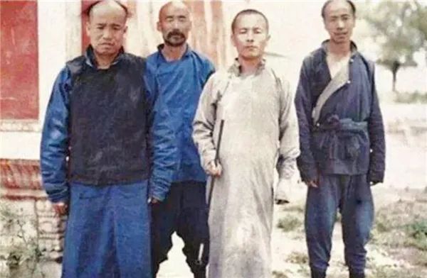 百年前，法国摄影家拍下罕见清朝人真实样貌彩照，差距真的太大了