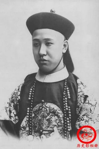 末代皇帝溥仪的家族照：图一是其摄政王父亲，图三是他的奶娘