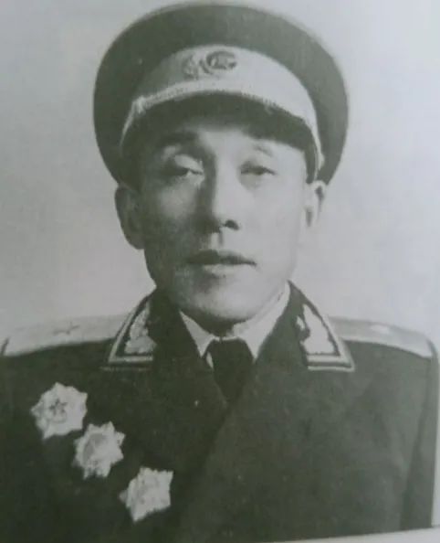 55年9月授衔时上海警备区大校以上人员的任职、级别、勋章、薪金