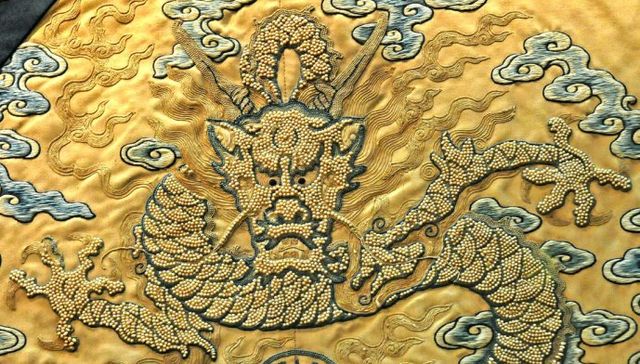 内蒙古出土清朝公主墓，墓主宛如活人，还身着价值上亿的珍珠龙袍