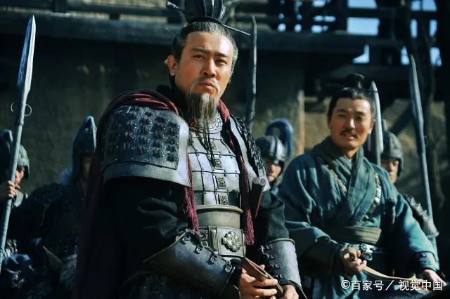 刘邦和刘备很相似，为何刘备是仁义之君，刘邦却成“流氓皇帝”？