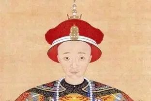 清朝灭亡后，假若十二位皇帝在地府相聚，努尔哈赤首先抽谁耳光？