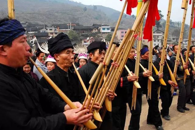 此族奉蚩尤为始祖，与华夏族并称，如今成为中国第五大民族