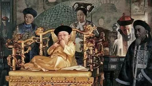 清朝灭亡后，侥幸活下来的太医晚年道出了一个秘密，皇家的丑事