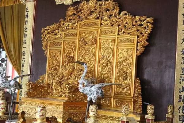 故宫里的特殊椅子，除了皇上坐过的都没有好下场，专家无法解释