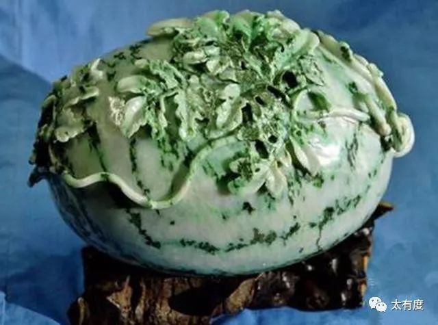 北京老大爷捡到慈禧的“翡翠西瓜”，价值6个亿，无偿上交！