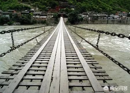 泸定桥13根铁链一万多个铁环40吨，在三百年前的条件下，如何建造？