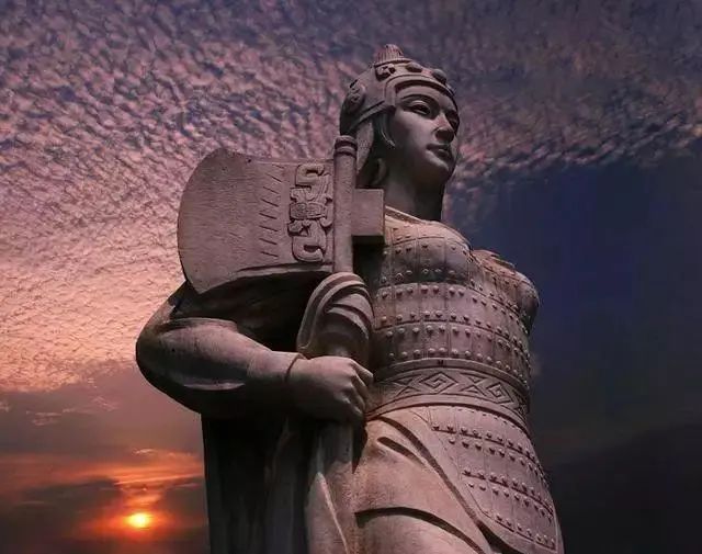 千年前，一位女战神以及一位暴君的出现，避免华夏成为第二个印度