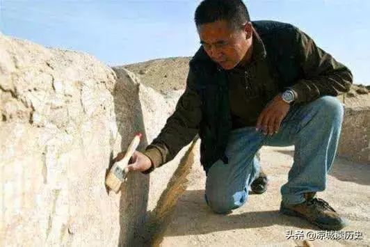 西夏陵被盗劫一空，考古员怒踹石墙，居然一脚踢出个10亿国宝