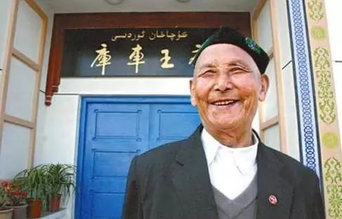中国最后一位王爷，活到2014年，临终提了请求，众人听后泪如雨下
