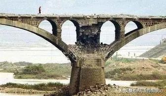 这座古桥被专家鉴定为危桥，爆破后专家们打脸了