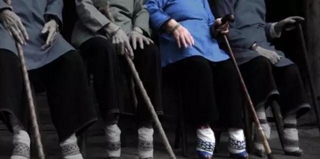 中国最后的小脚老人，如今105岁几乎不洗脚