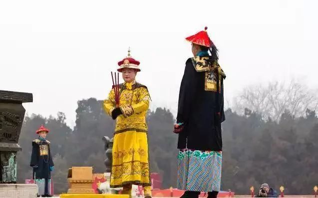 清朝皇族后裔穿帝服为什么让人讨厌？