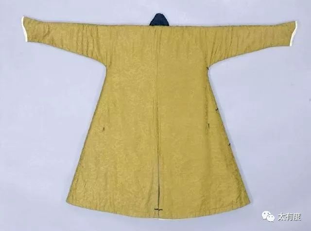古代皇帝天天都穿龙袍吗？那得做多少套换着穿？