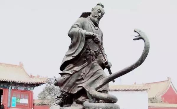 刘邦斩的白蛇转世变成谁？就连400年后的刘备也难逃厄运