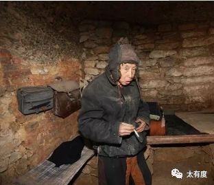 朱元璋19世孙孤身隐居山村掏山挖洞50年 建成“古堡洞穴”