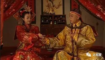 她13岁成为大清皇后，15岁被废，怀孕出宫，结局让人挠头了