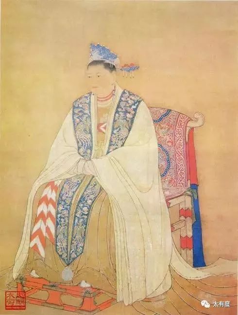 台北故宫博物院珍藏的宋代皇后坐像，装扮有点特殊！