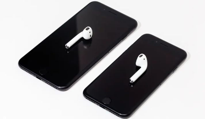 iPhone 12：再见了，有线耳机！