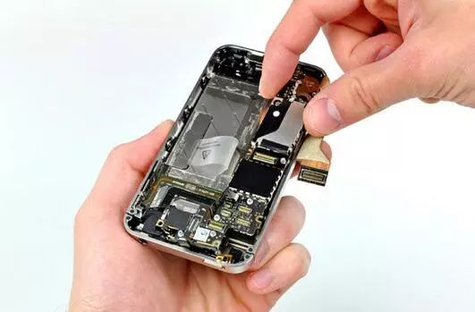 苹果承认封杀第三方维修，iPhone会是下一个目标？