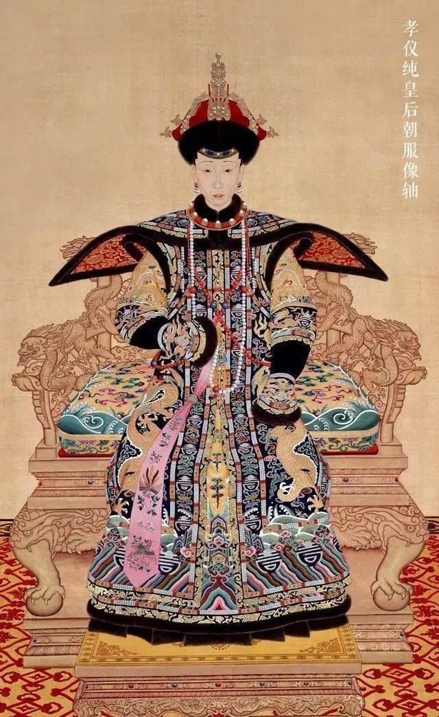 清朝9位皇后朝服像：甄嬛霸气，富察氏、令妃端庄，慈禧惊艳了