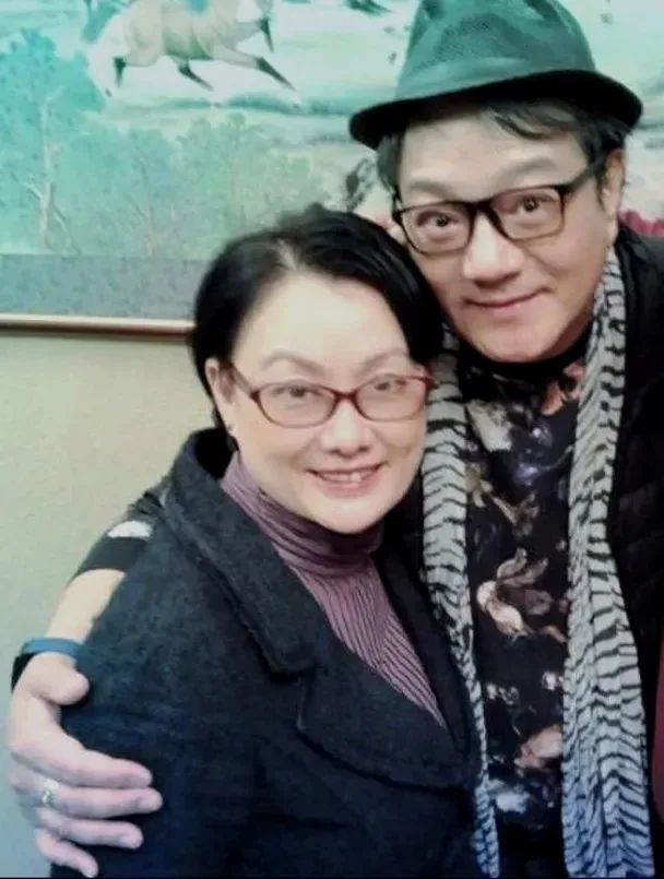 TVB63岁老戏骨曝婚讯，对方是41年前女同学