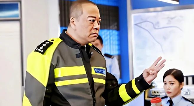 TVB新电视剧《伙计办大事》播了一集就开到8.4高分，欧阳震华果真是收视福将
