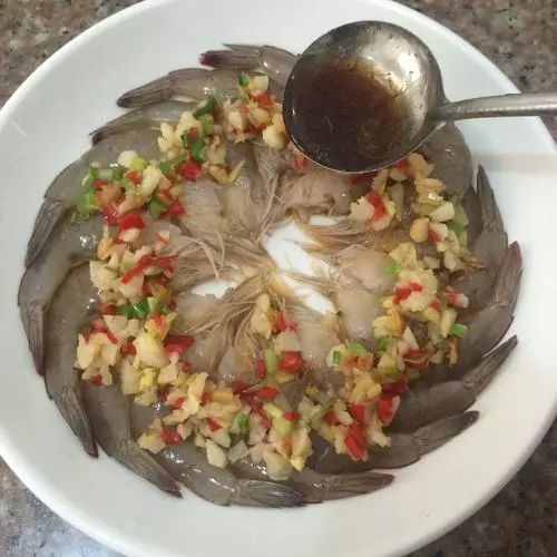 蒜蓉大虾：最经典的吃法！