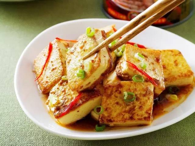 豆腐和鸡蛋一起炒，比大鱼大肉还好吃！