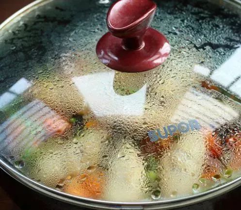 三汁鸡翅焖锅，营养全面，既简单又美味
