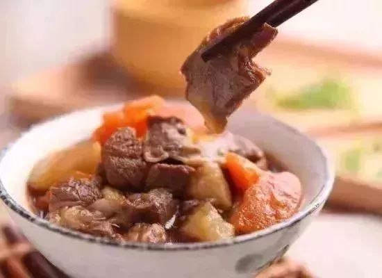 教你如何挑选羊肉，去除羊膻味的最好方法，还有羊肉汤的做法！