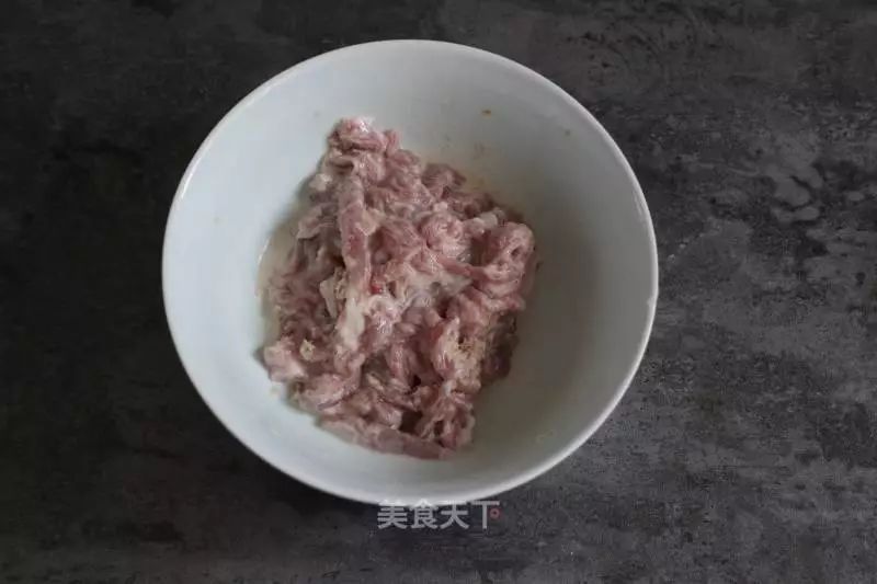 泡椒炒肉丝，经典的江湖菜，下饭又下酒