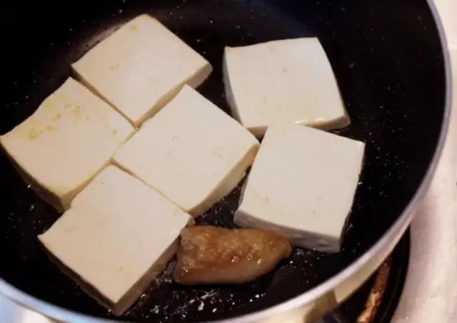 干锅辣子鸡的做法，燃烧你的胃，保证吃过一次还想再吃！