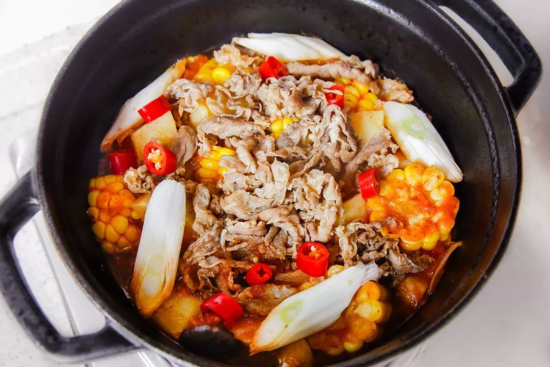 玉米蕃茄肥牛干锅，有肉又有菜，美味又热乎！