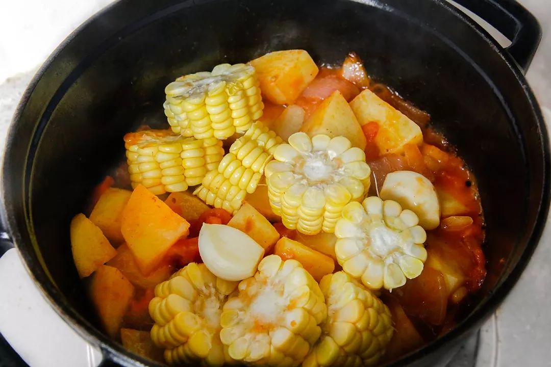 玉米蕃茄肥牛干锅，有肉又有菜，美味又热乎！