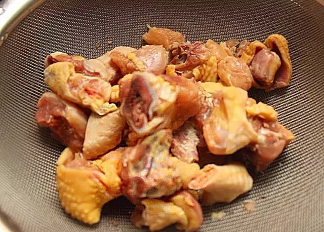 干锅辣子鸡的做法，燃烧你的胃，保证吃过一次还想再吃！