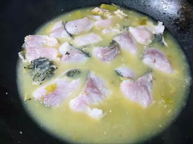 酸菜鱼的经典做法，这一步很重要，做好了肉滑嫩不散，鲜香又美味！
