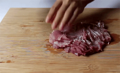 包饺子、蒸包子，做肉丸，肉馅不用绞，只要30秒，教你快速剁肉馅！