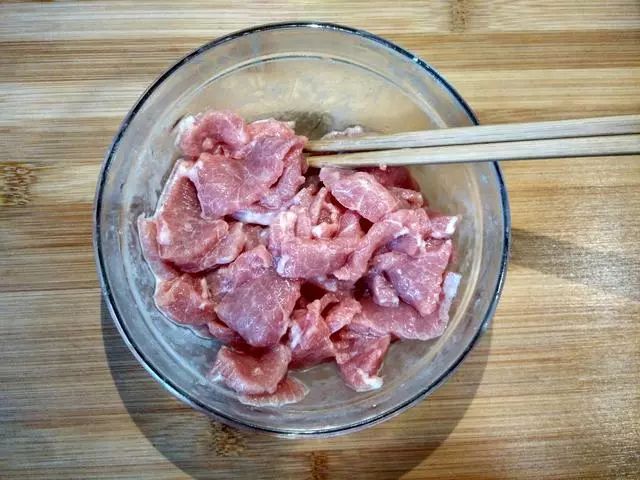 青椒炒牛肉的正确做法，看着都流口水，做法非常简单！