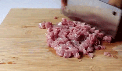 包饺子、蒸包子，做肉丸，肉馅不用绞，只要30秒，教你快速剁肉馅！