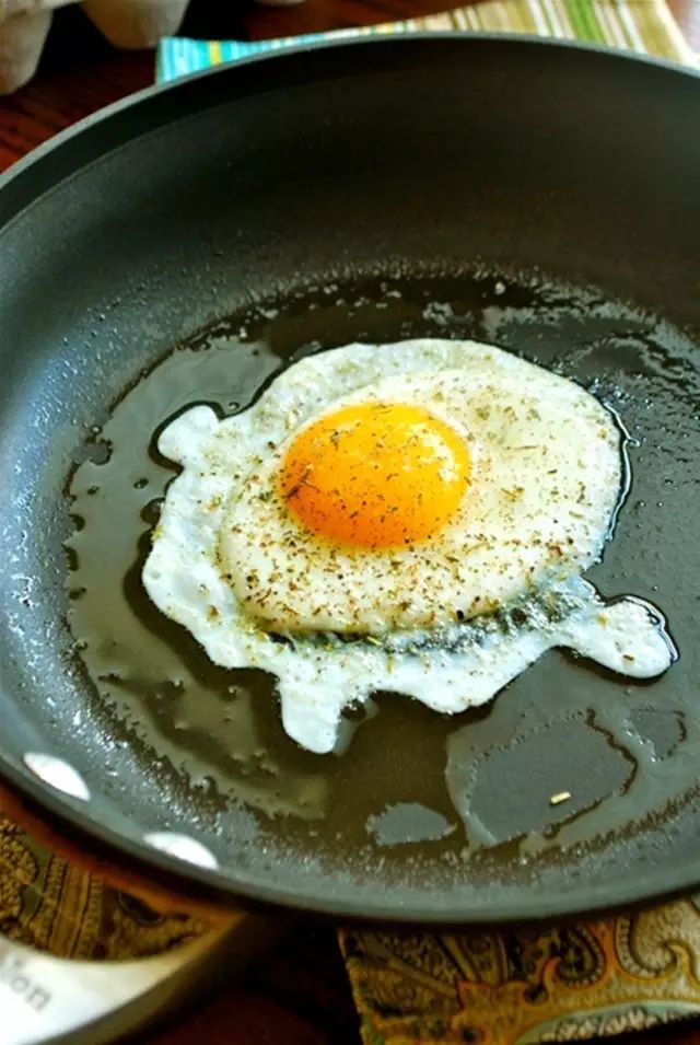 别再只会用白水煮蛋了，鸡蛋的7种花样吃法，好吃到没朋友！