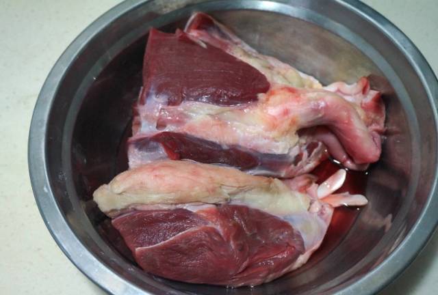 牛健子肉的创新做法，筋道耐嚼，酸辣味醇！