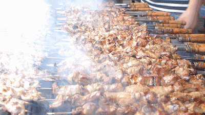 新疆烤肉最正宗的吃法，肉香味浓！