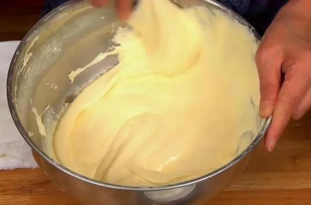 做面包时千万不要放发酵粉，只要放点它，面包松软蓬大又好吃！